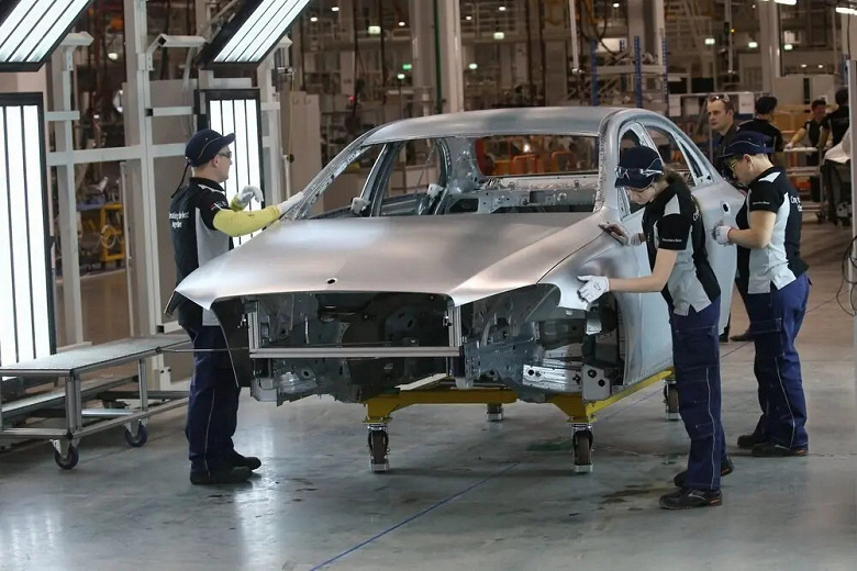 В мае на бывшем российском заводе Mercedes соберут 360 машин