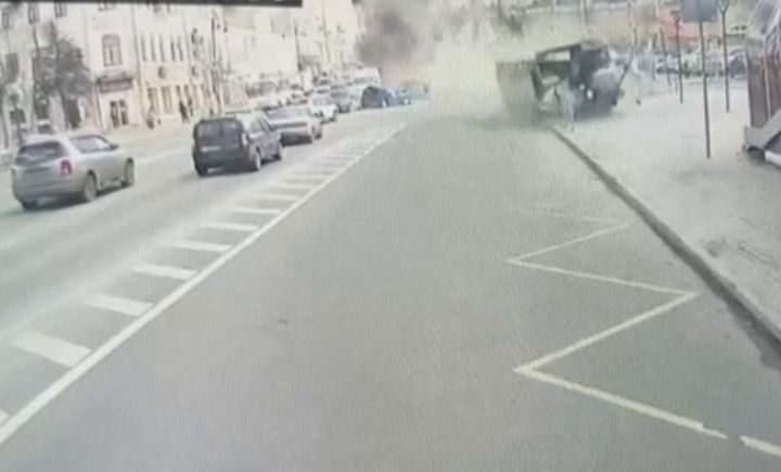 Курянам показали видео массовой аварии в центре города